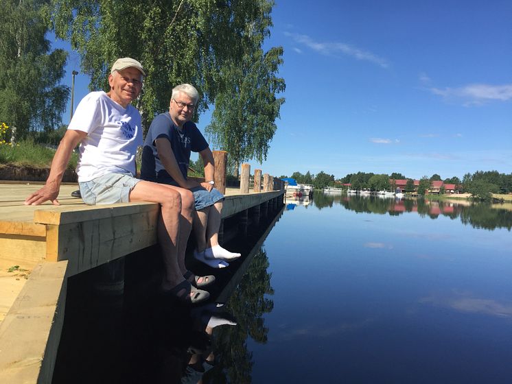 Mats Bråmå och Olle Lindell på nya gästbryggan i Övermo