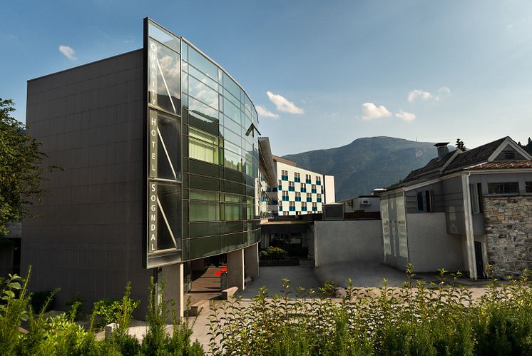 facade-garden-summer-quality-hotel-sogndal+(1)+(3)