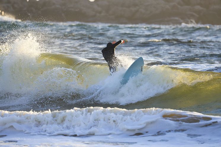 Surfing Sandvesanden.kred Ørjan B. Iversen