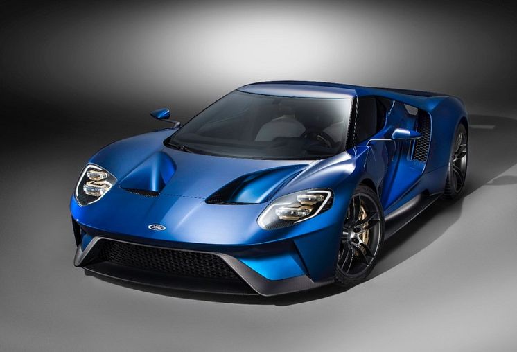 A vadonatúj Ford GT digitális műszerei új arculatot adnak a műszerfalnak, mérséklik a zavaró hatásokat, és fokozzák a vezető teljesítményét