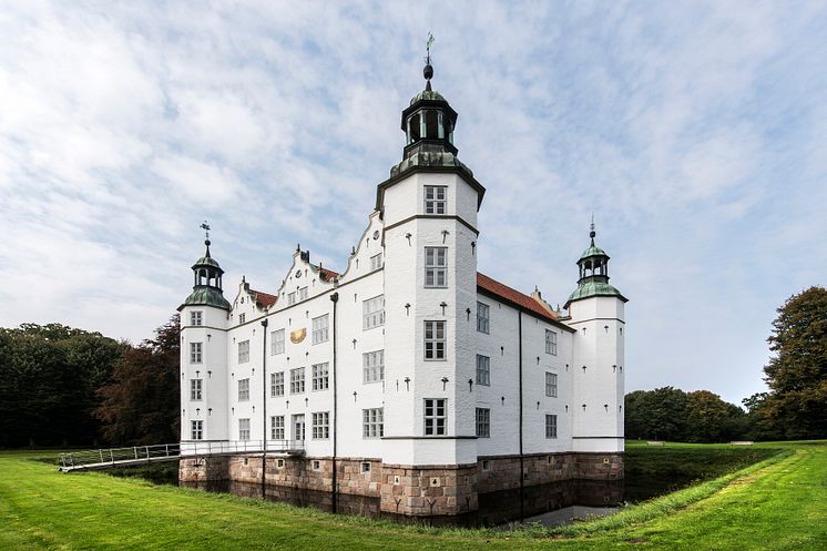 Ahrensburg_Wahrzeichen_der_Stadt_Renaissance-Schloss_Ahrensburg