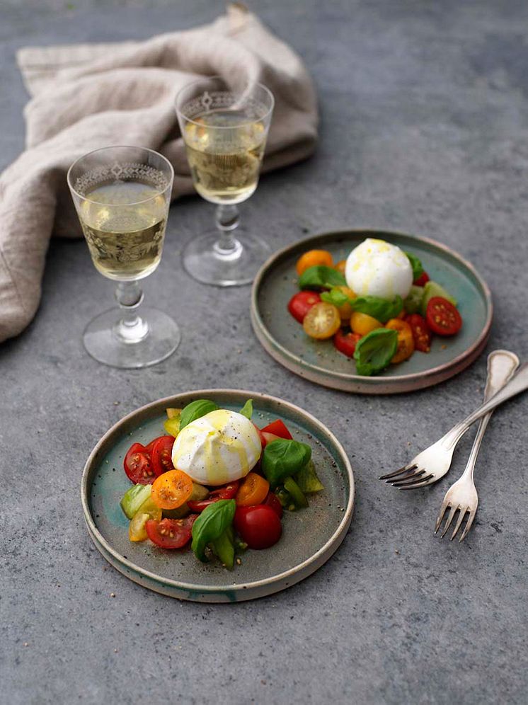 Buffelburrata-med-tomatsallad