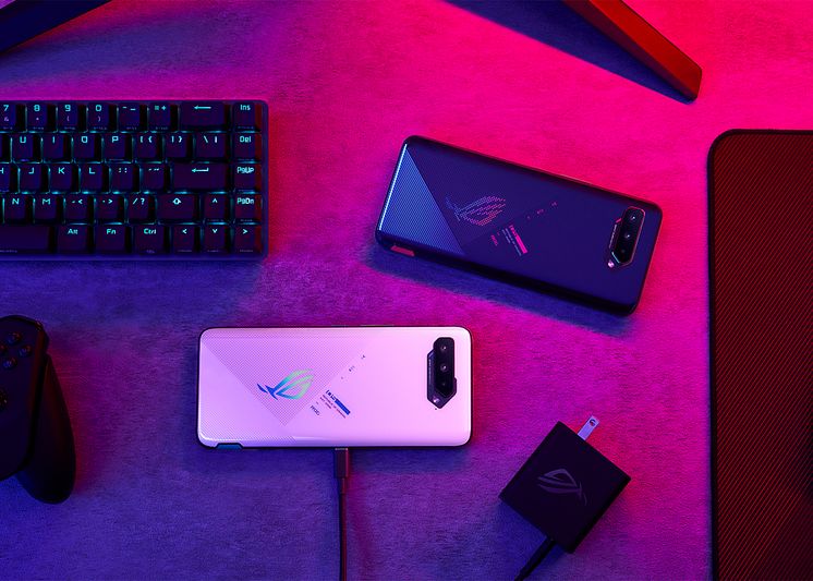 ROG_Phone_5_White_Black2.jpg