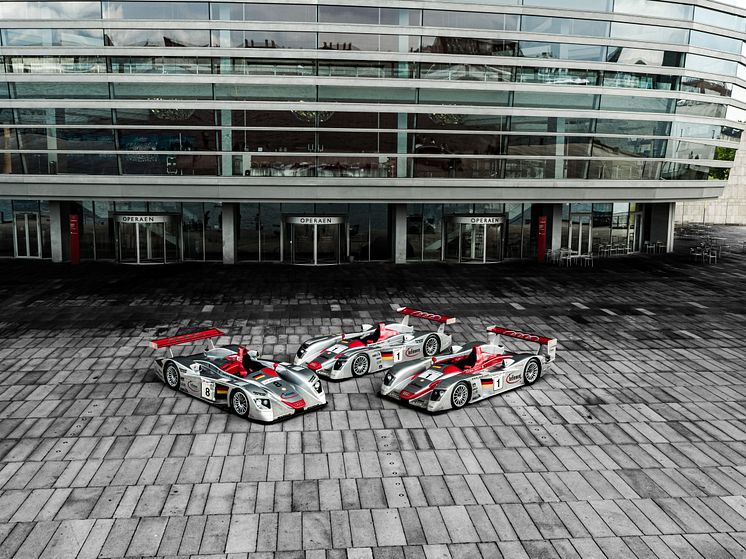 Audi Le Mans vinderbiler fra 2000, 2001 og 2002 foran Operaen i København (foto Mads Dreier)