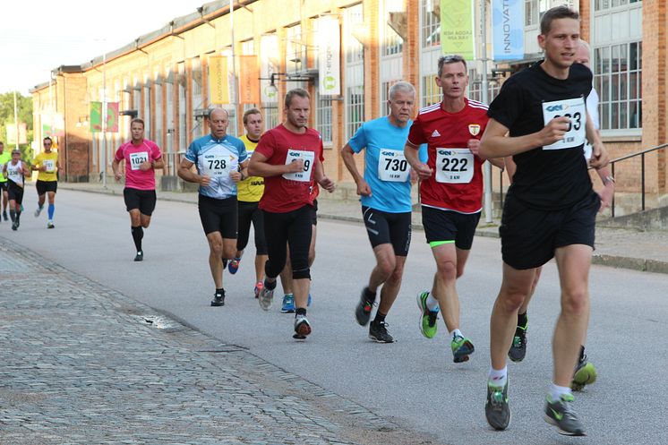 Våra piffiga rosa VD-tröjor stack ut i mängden.