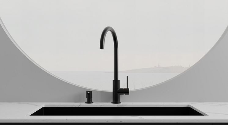 Primy Köksblandare Steel Equip Shadow 30123 & Primy Tvålpump Steel Clean Dispenser Shadow 35003