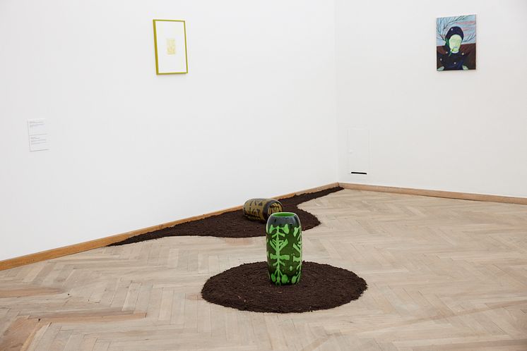 Anders Aarvik, Untitled (mennesket, amfibiet), 2022.Untitled (capsule), 2022. Kristoffer Bech, ext: parque, 2022