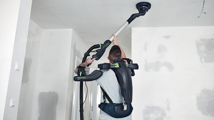 Festool ExoActive i bruk ved sliping i tak