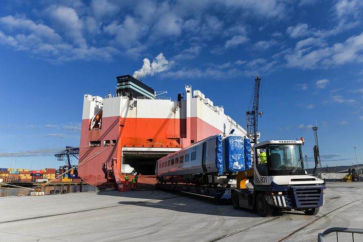 New Azuma trains arrive at UK port ahead of passenger services starting later in 2018