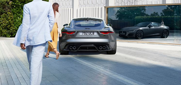 Jag_F-TYPE_21MY_Reveal_Image_Lifestyle_EigerGrey_02.12.19_03