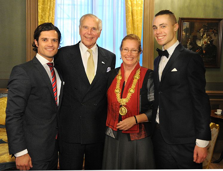 Prins Carl Philip delade ut stipendiet "Årets Uppsalastudent" till Johan Gärdebo. 