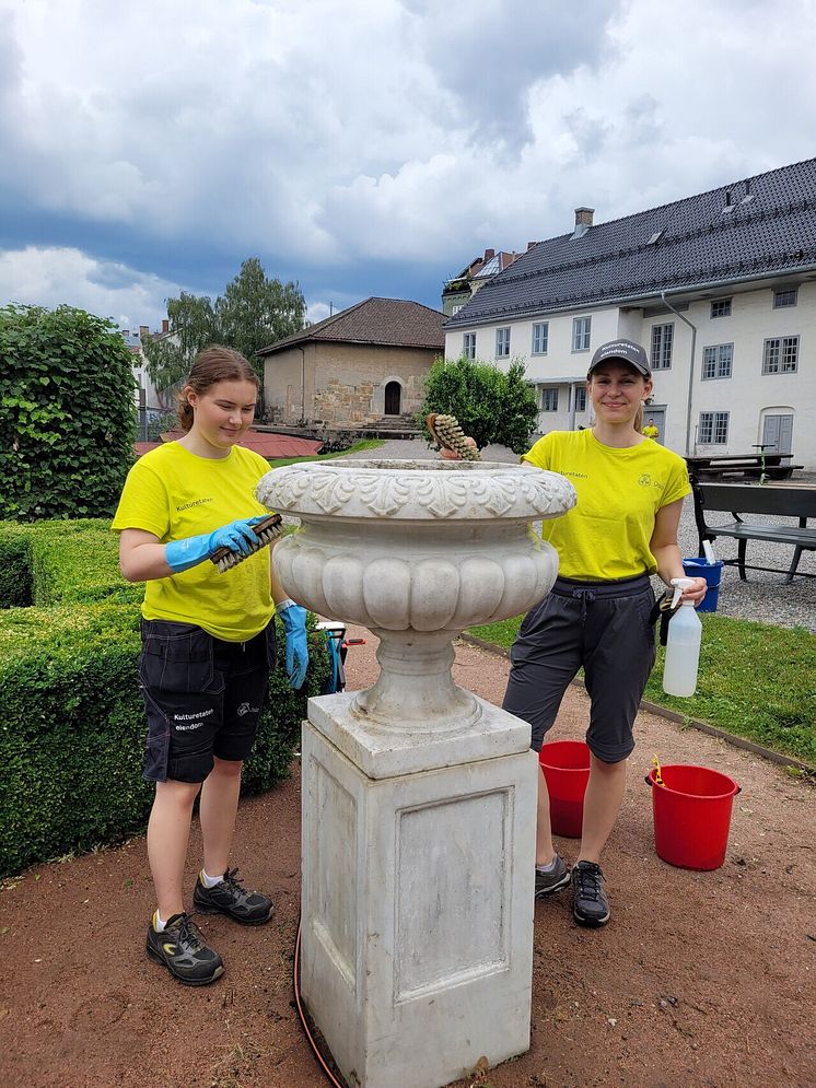 Sesongarbeidere i Barokkhagen i Ladegårdshagen