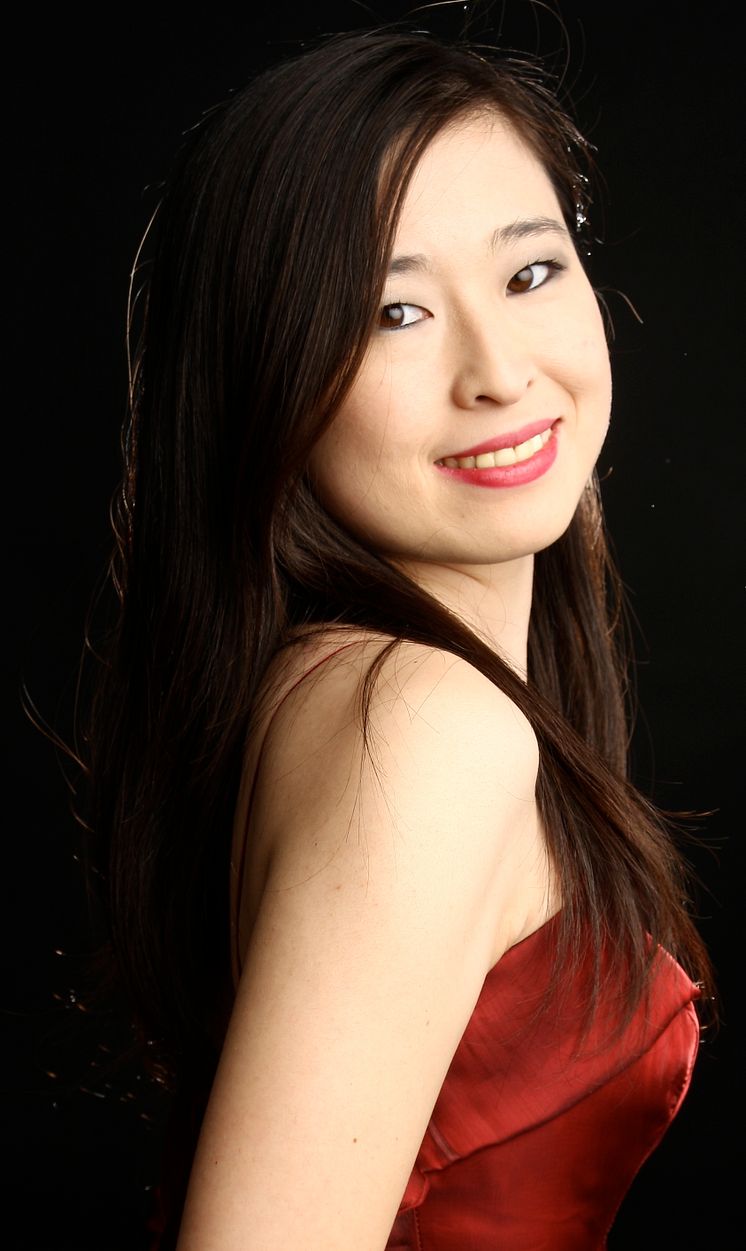Asuka Nakamura, piano