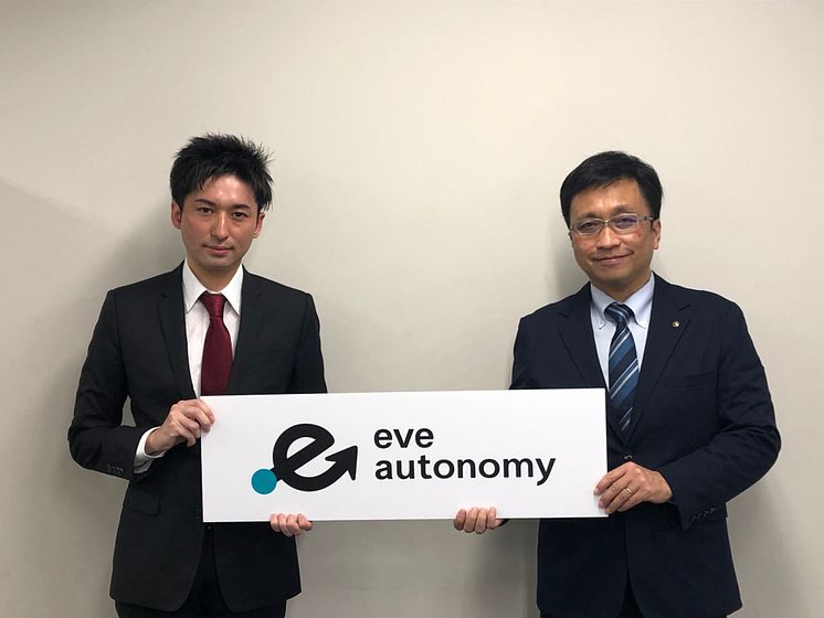 2020032701_003xx_eve_autonomy-新会社ロゴを掲げる代表取締役CEO米光正典(ヤマハ発動機から出向)と中山裕介COO_4000