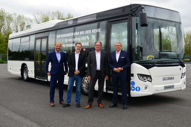 Leasingvertrag über 52 Scania Citywide für die REVG