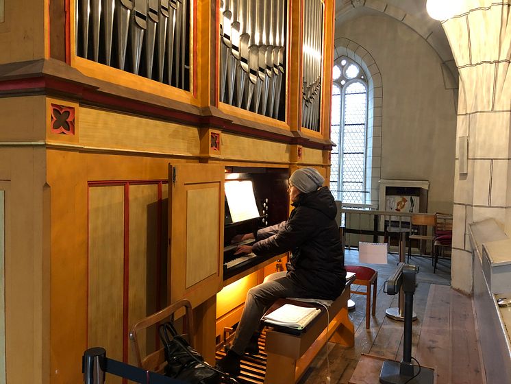 Eilenburg: Lena Ruddies an der Geißler-Orgel in der Bergkirche St. Marien