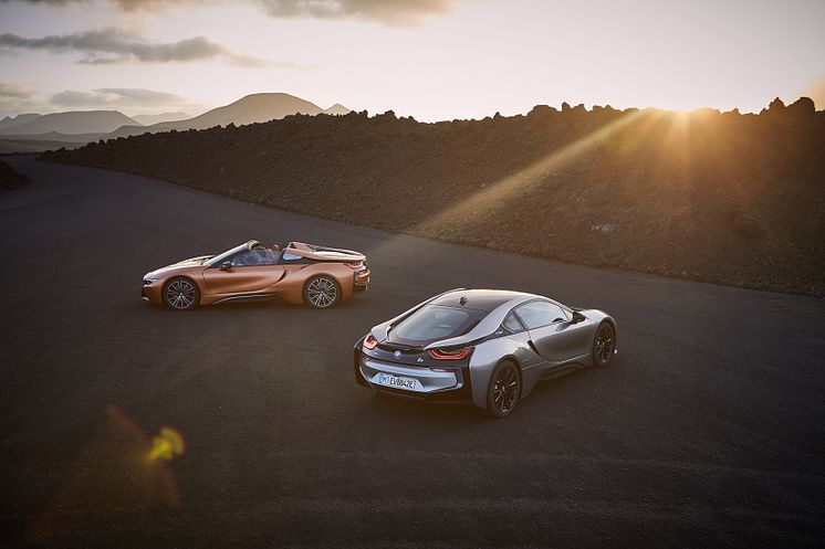 NYA BMW i8 ROADSTER & COUPE