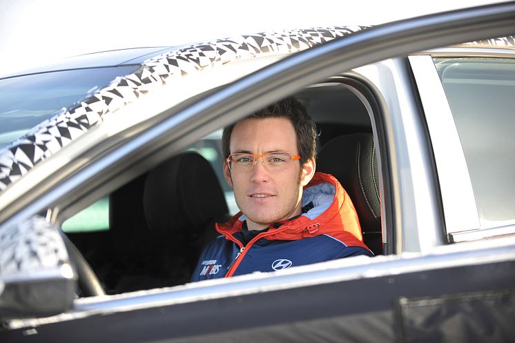 Thierry Neuville testkör nya Hyundai i30 i Arjeplog.