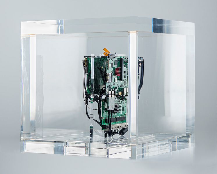 Autonomy Cube (2014) av Trevor Paglen