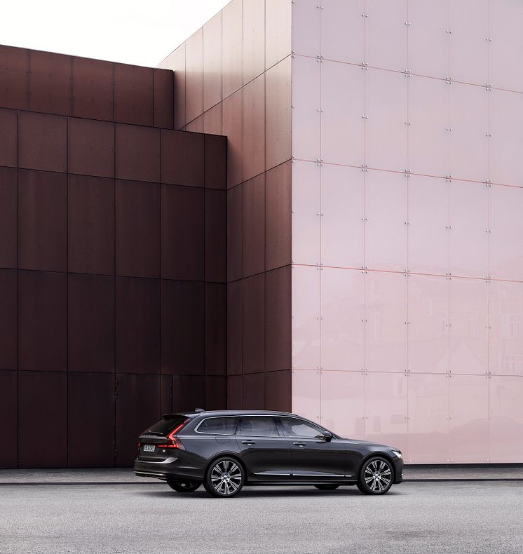 Volvo V90 Recharge T8 plug-in hybrid i Platinum Grey