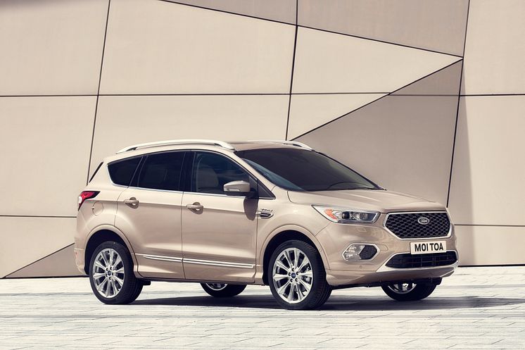 2016FordKuga_Vignale_01