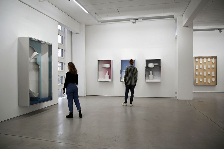 Ausstellung VITRINEN von Andreas Schmitten in der G2 Kunsthalle (Laufzeit: 27.1.-14.5.2023)
