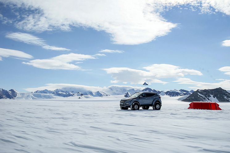 Shackleton Return - Hyundai Santa Fe blir första personbil att korsa Antarktis.