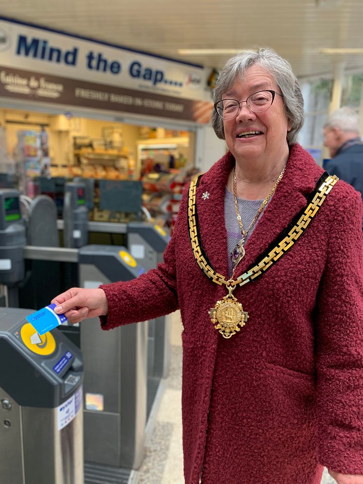 Contactless and Oyster comes to Hertford North