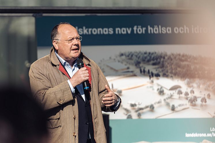 Första spadtaget ishallen_28
