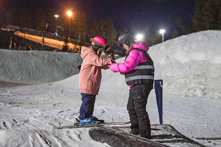 Skidcommunityn Jarse Ski Team tränar i Järvsö snöpark