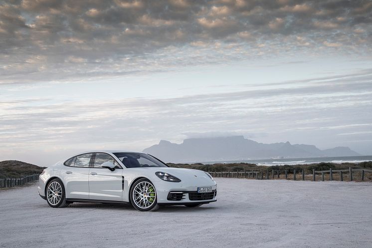 Porsche Panamera 4 E-Hybrid