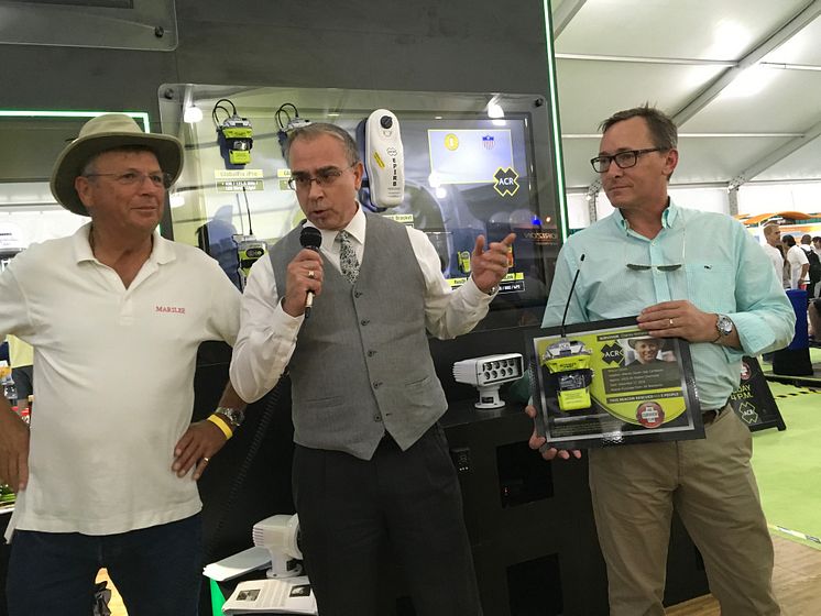 Hi-res image - ACR - ACR SurvivorClub member Charles Nethersole with U.S.C.G’s Michael J. Mullen and Sean T. Connett at Miami International Boat Show