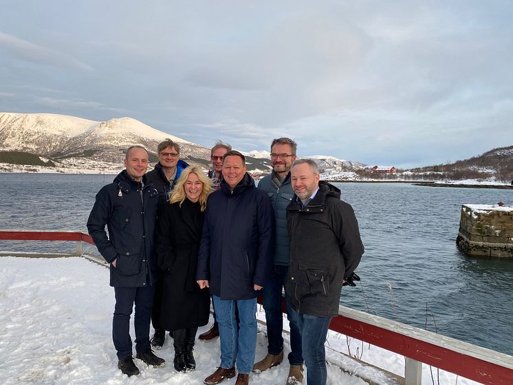 Katri Inkerø, franchise- og prosjektdirektør i Quality Hotel og Yngve Skog Rodal, hotelldirektør og prosjektleder (første rekke, tredje fra venstre) sammen med resten av gjengen i Hotel Richard With AS.
