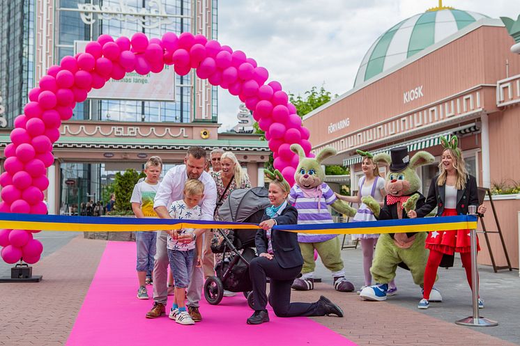 Familjen Jinnestrand klippte bandet och invigde Liseberg