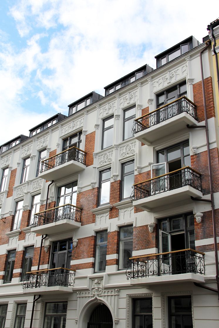 Fasaden i Neuberggata 24 har også gjennomgått rehabilitering.
