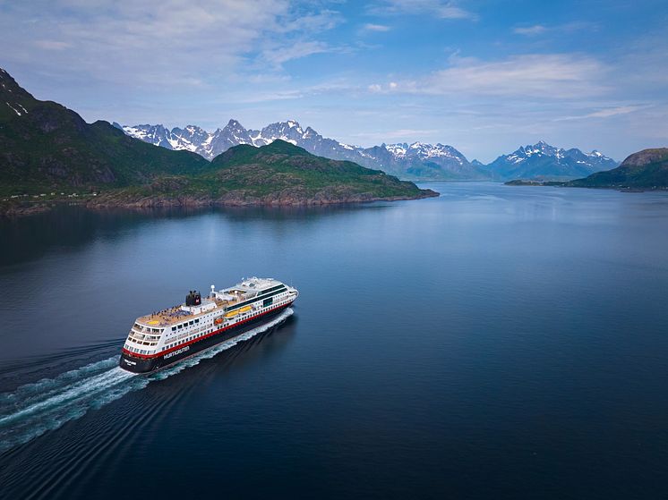 TF-Stormolla-23569645-Photo_Espen_Mills_Hurtigruten.JPG