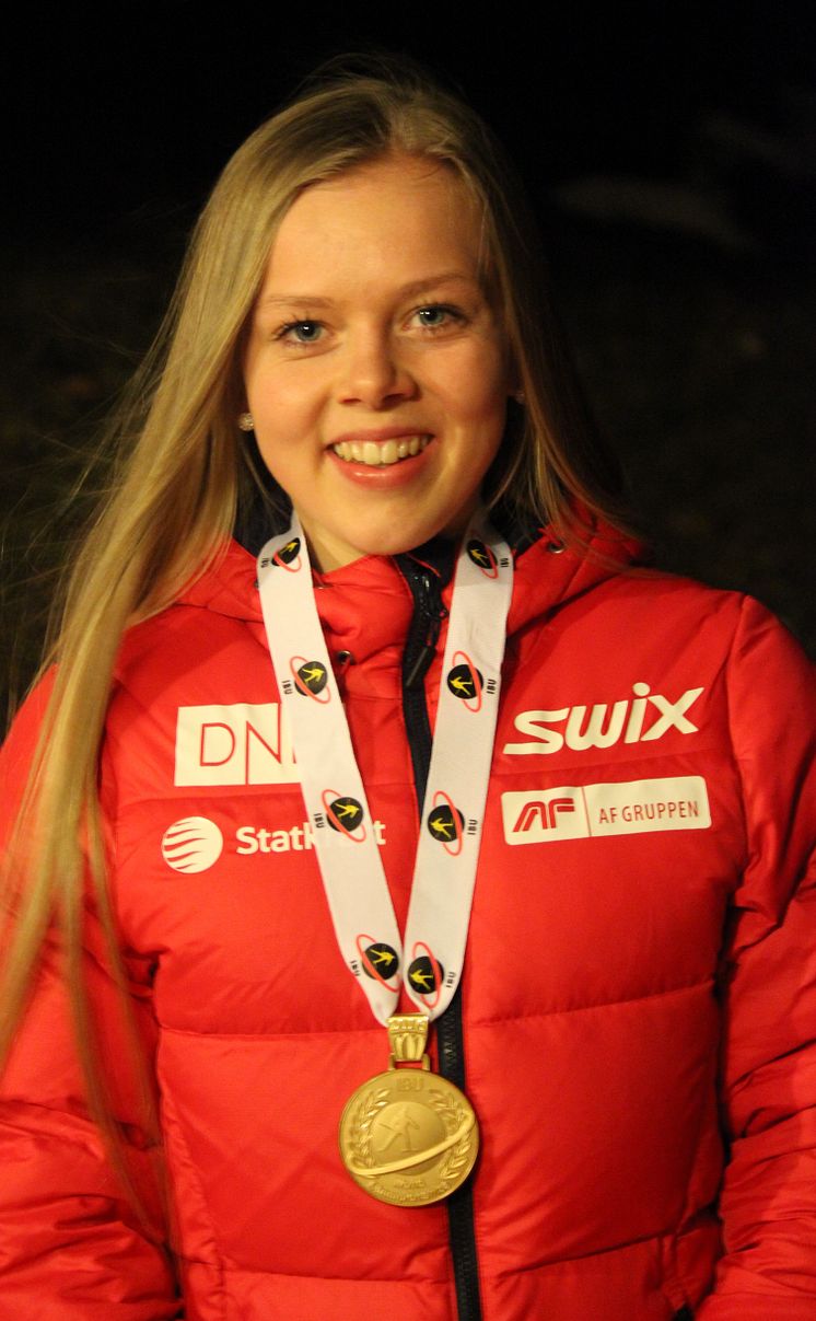 Karoline Erdal med medalje, sprint ungdom kvinner, junior-VM