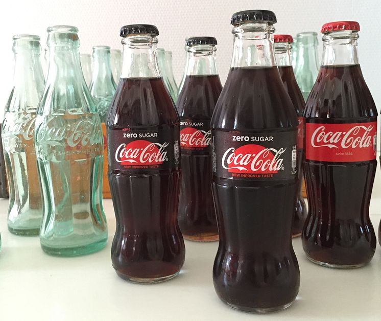Coca-Colan uudet lasiset 250ml klassikkopullot muistuttavat Helsingin olympiakisojen pulloja