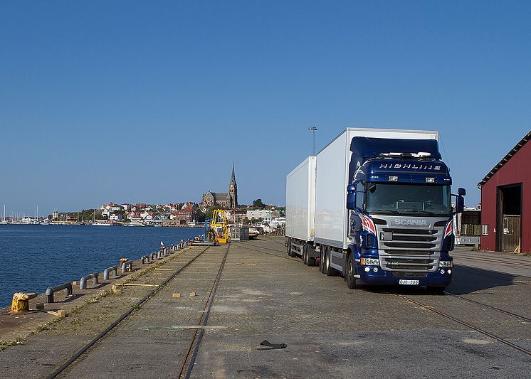 Bil_i_Lysekils_hamn_1400