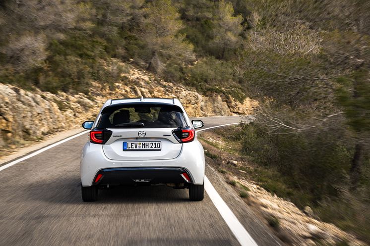 2024_mazda2-hybrid_spain_act-31_highres