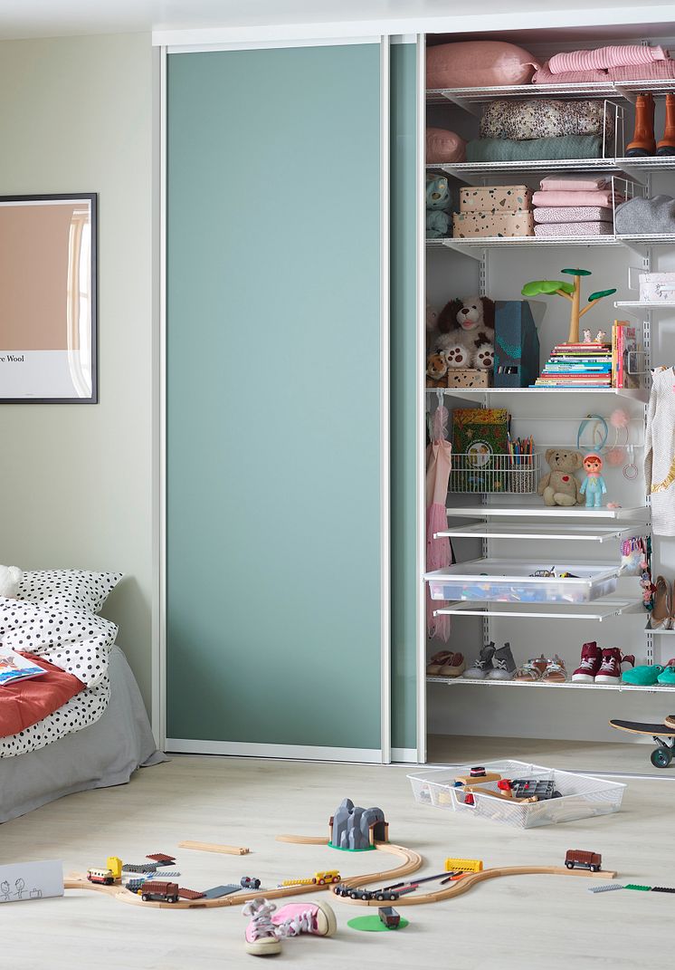 DK_Elfa-closet-slidingdoors-childrensroom-1-original