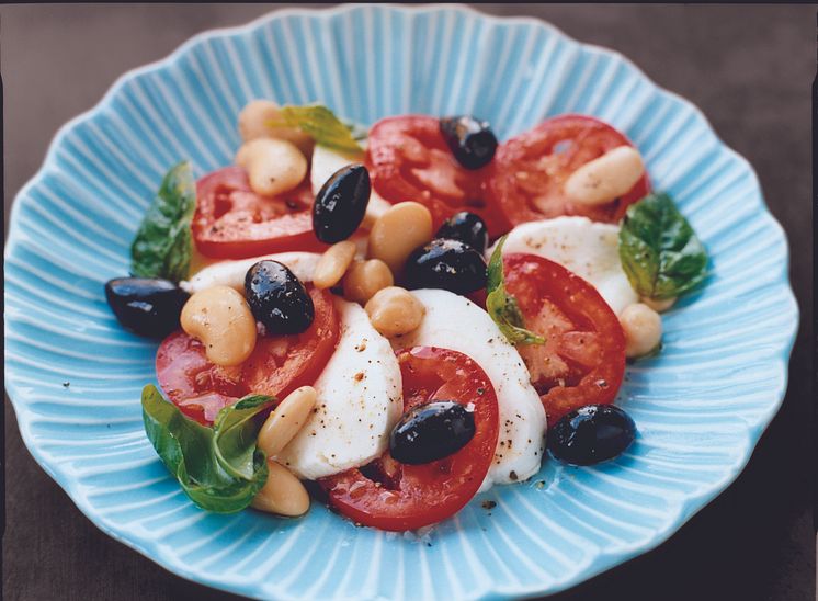 Tomat- och mozzarellasallad med kalamataoliver