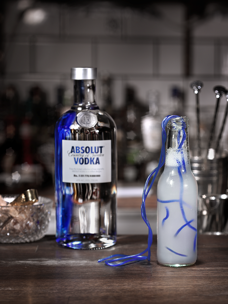 Absolut lanserer Absolut Originality akkopagnert av cutting-edge cocktails. 