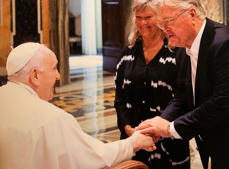 Christin och Dan Olofsson träffar Påve Franciskus