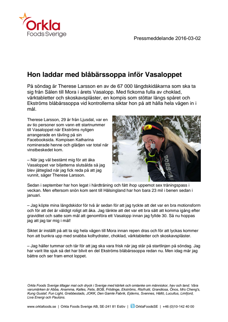 Hon laddar med blåbärssoppa inför Vasaloppet