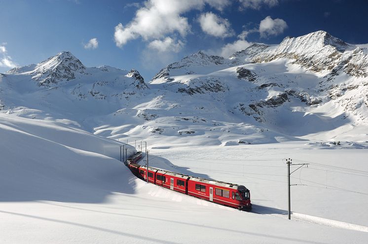 Bernina Express beim Lago Bianco © Rhaetische Bahn