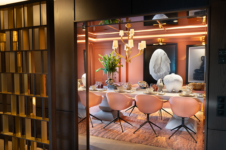 TheRoyalSuite_dining room_2.png