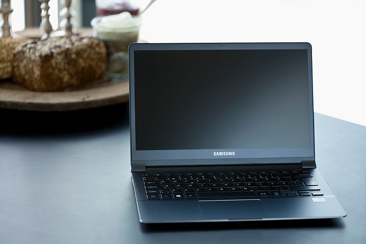 Samsung 9-series laptop_04