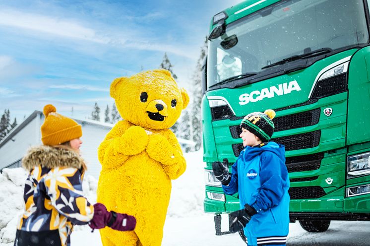 Scania Teemu-nalle ja lapset