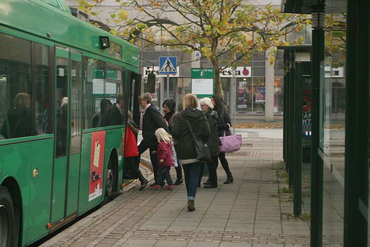 Byt bilen mot kollektivtrafik och bli friskare